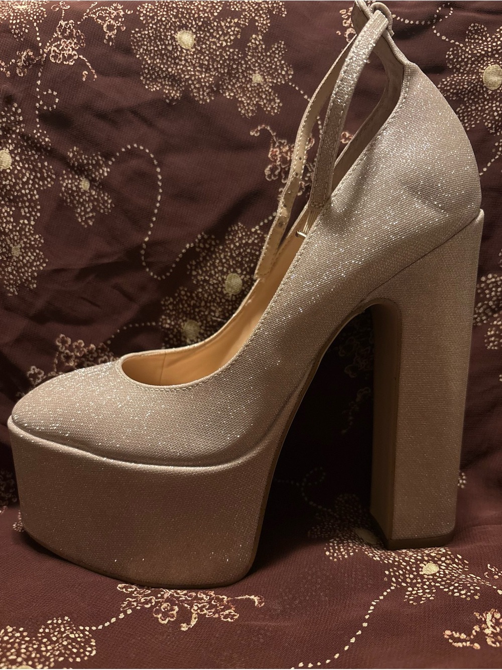 Steve Madden Skyrise Platform Pump in Gold Glitter